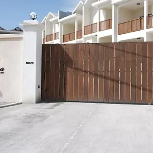 https://luxury-2br-home-facing-beach-w-pool-montego-bay-4.comcaribbean.com